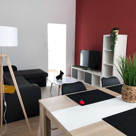 Grand Appartement Fonctionnel Proche Centre-Ville 쏘뮤흐 외부 사진